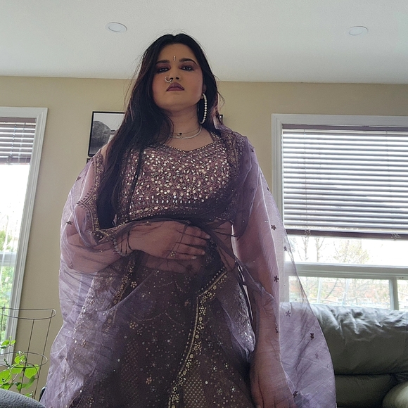 lehenga - Picture 2 of 4